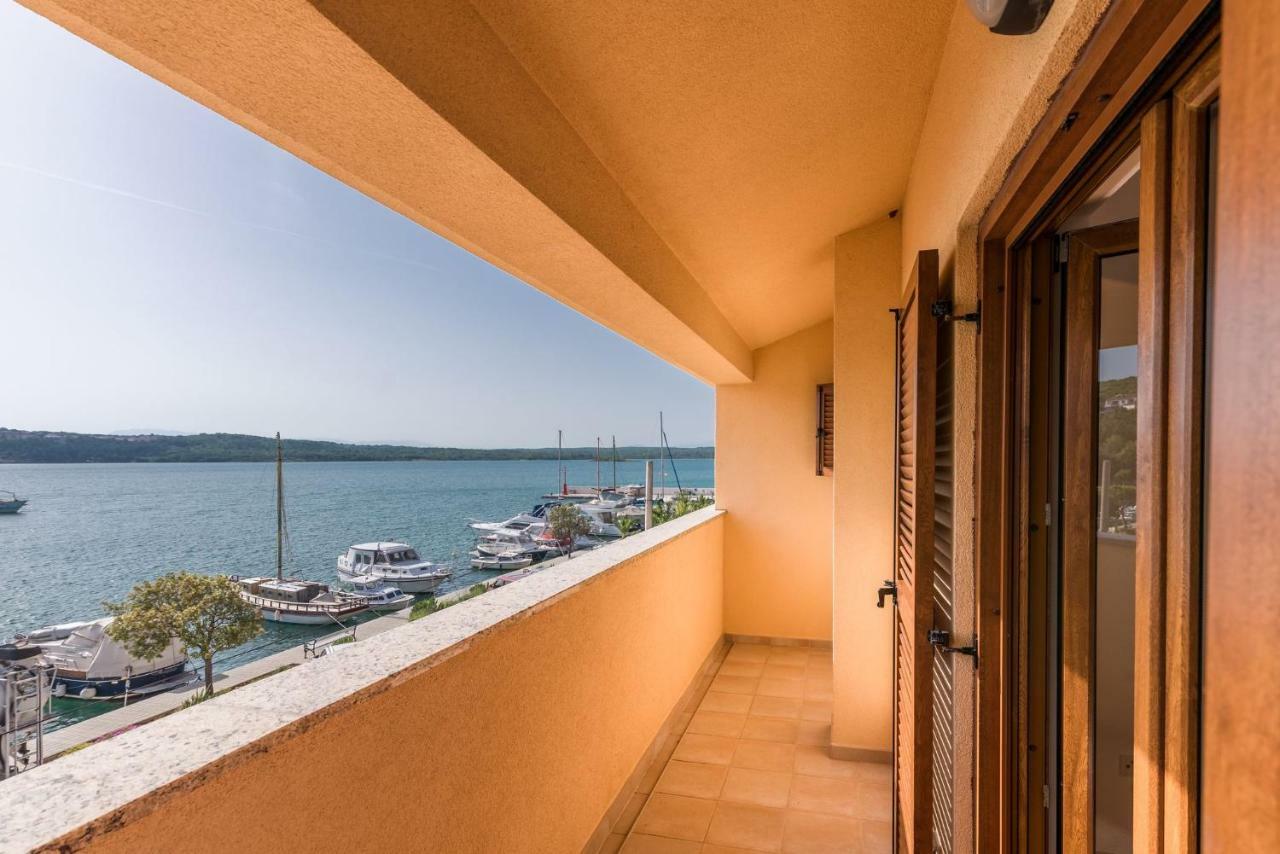 Apartments Insula Aurea Klimno Kamer foto